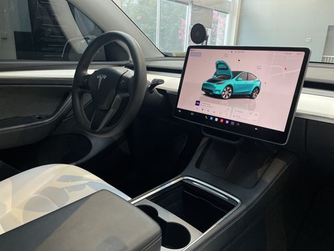 Used 2023 Tesla Model Y Long Range AWD/4WD image 33