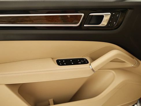 Certified 2023 Porsche Cayenne Coupe AWD/4WD image 15