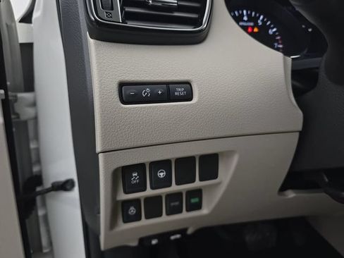 Used 2022 Nissan Rogue Sport SL w/ Premium Package FWD image 38