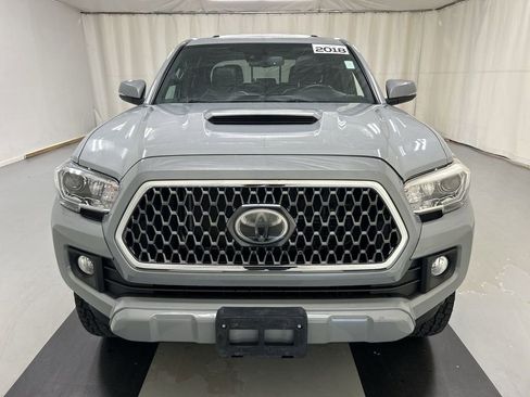 Used 2018 Toyota Tacoma TRD Sport image 3