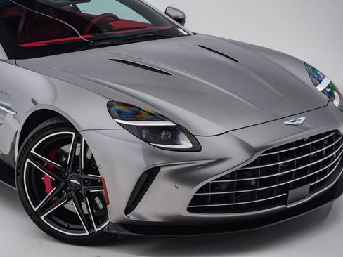 Used 2025 Aston Martin V8 Vantage Coupe RWD image 4