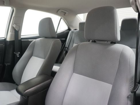 Used 2016 Toyota Corolla L FWD image 11