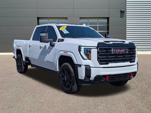 Used 2025 GMC Sierra 3500 AT4 w/ AT4 Premium Plus Package AWD/4WD image 3