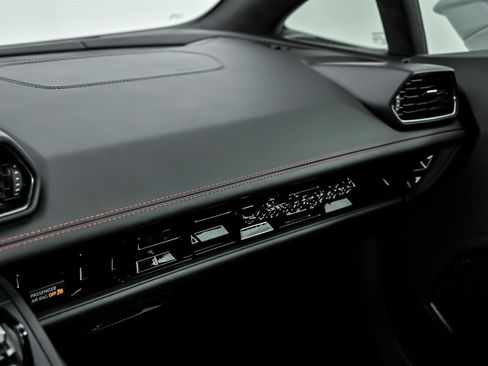 Used 2020 Lamborghini Huracan EVO image 31