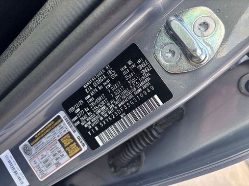 Used 2025 Kia Sportage LX image 28