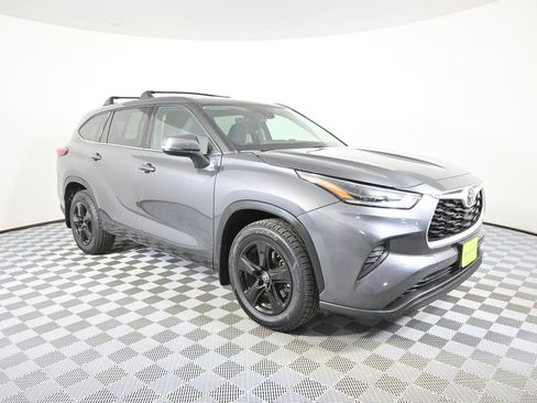 Used 2021 Toyota Highlander L image 9