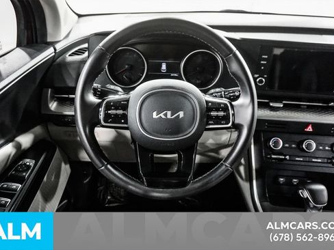 Used 2024 Kia Carnival LX FWD image 22