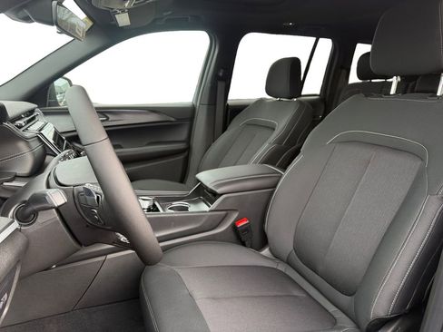 New 2025 Jeep Grand Cherokee Laredo X w/ Luxury Tech Group I image 9