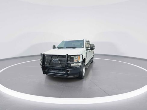 Used 2017 Ford F250 XL w/ Power Equipment Group image 3