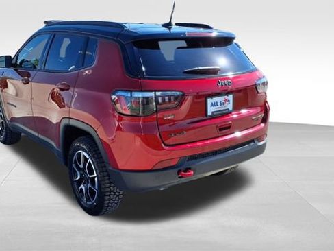 Used 2025 Jeep Compass Trailhawk AWD/4WD image 5