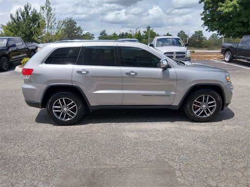 Used 2018 Jeep Grand Cherokee Limited RWD image 2