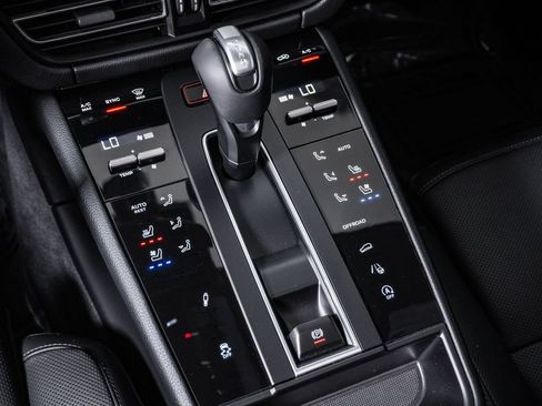 Certified 2026 Porsche Macan Turbo AWD/4WD image 24