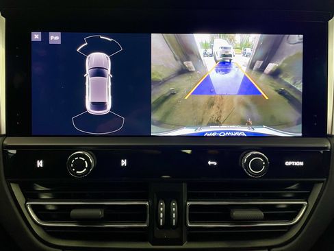 Used 2023 Porsche Macan S w/ Premium Package Plus image 28