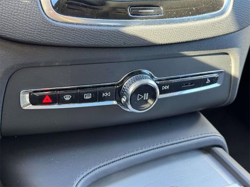 Certified 2025 Volvo XC90 B5 Core image 26