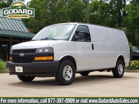 Used 2018 Chevrolet Express 2500 w/ Driver Convenience Package RWD image 1