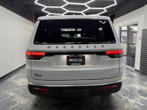 Used 2022 Jeep Wagoneer Series III w/ Premium Group I image 2