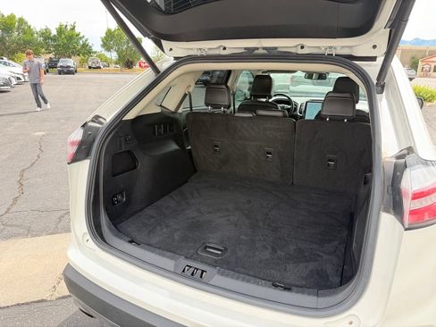 Used 2023 Ford Edge Titanium w/ Equipment Group 301A AWD/4WD image 17