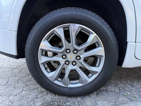 Used 2018 Chevrolet Traverse Premier w/ Driver Confidence II Package FWD image 32