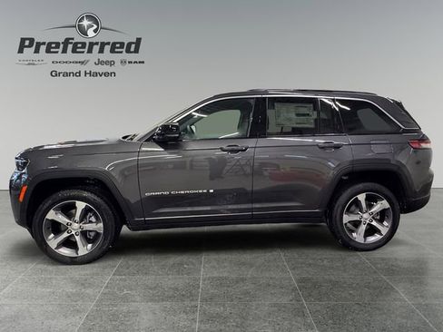 New 2026 Jeep Grand Cherokee Limited w/ Trailer Tow Package AWD/4WD image 11