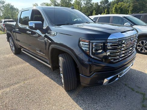 Used 2023 GMC Sierra 1500 Denali w/ Denali Reserve Package AWD/4WD image 3