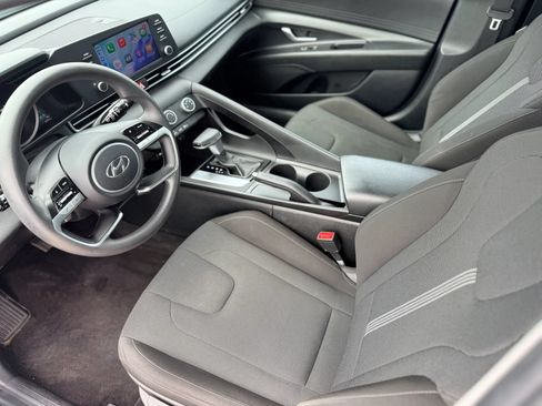 Used 2021 Hyundai Elantra SE FWD image 14