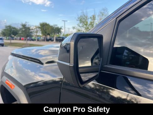 Used 2025 GMC Canyon AT4 w/ Technology Plus Package AWD/4WD image 28