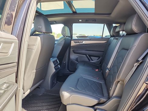 New 2026 Volkswagen Atlas Cross Sport SE FWD image 12
