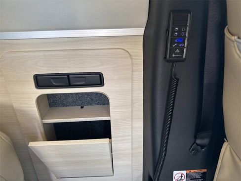 Used 2022 Mercedes-Benz Sprinter 3500 image 33