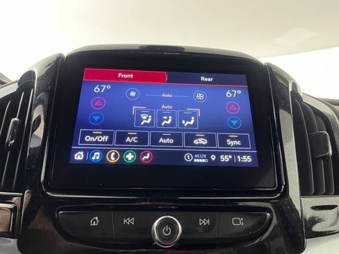 Used 2023 Chevrolet Traverse LT image 31