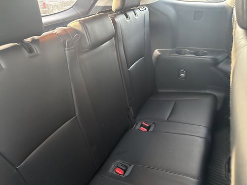 Used 2023 Toyota Highlander Limited image 16