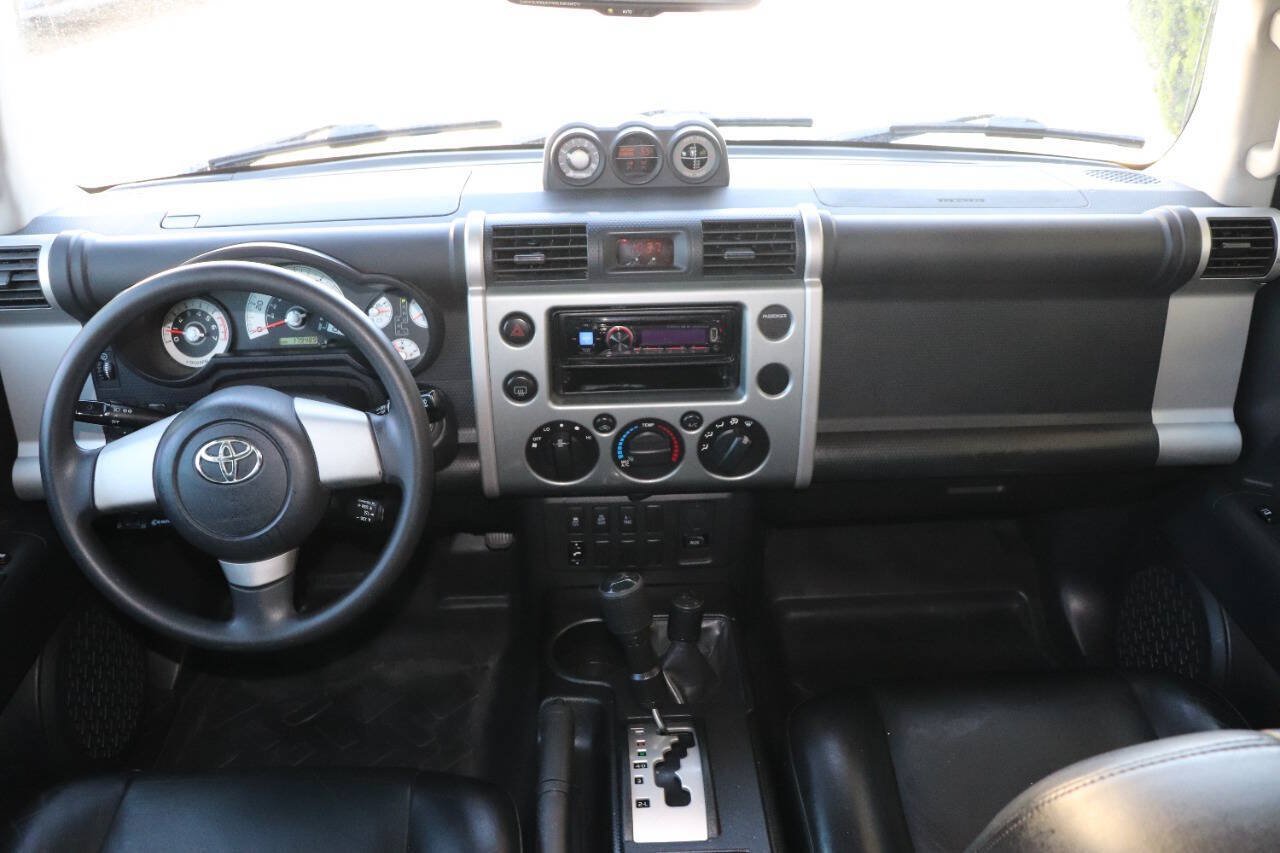 Used 2010 Toyota FJ Cruiser 4WD w/ Convenience Pkg image 20