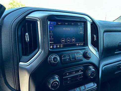 Used 2020 Chevrolet Silverado 1500 LT Trail Boss AWD/4WD image 17