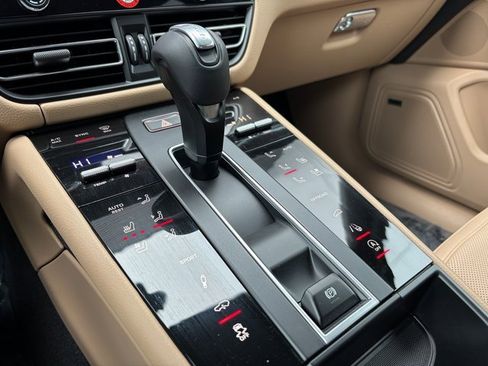 Certified 2025 Porsche Macan image 21