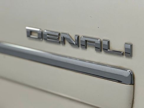 Used 2011 GMC Yukon XL Denali image 28