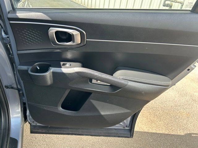 Used 2025 Kia Sorento LX FWD image 46