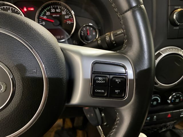 Used 2015 Jeep Wrangler Unlimited Rubicon AWD/4WD image 15