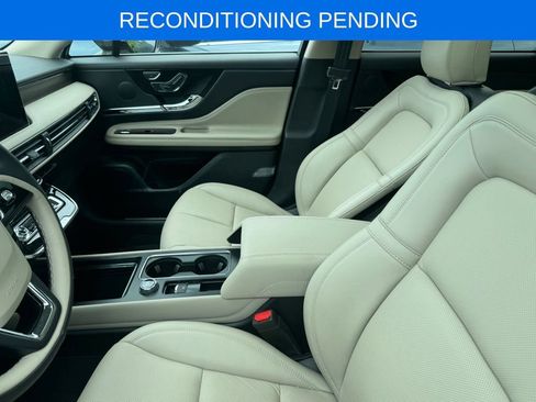 Used 2025 Lincoln Corsair Grand Touring AWD/4WD image 8