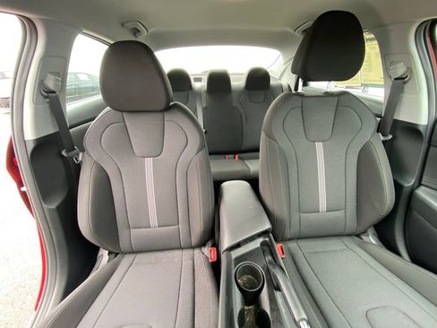 Used 2025 Hyundai Elantra SE FWD image 28