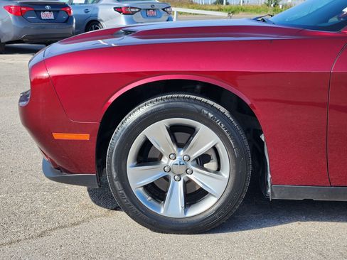 Used 2022 Dodge Challenger SXT RWD image 9