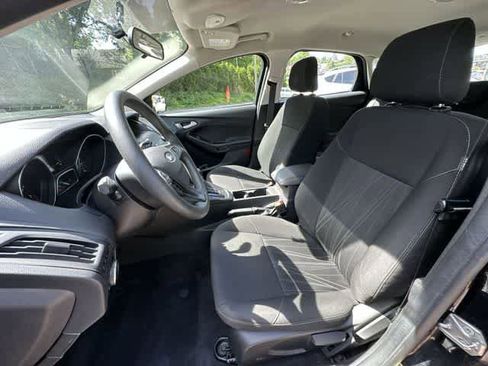 Used 2018 Ford Focus SE FWD image 14