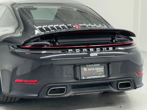Used 2025 Porsche 911 Carrera RWD image 37