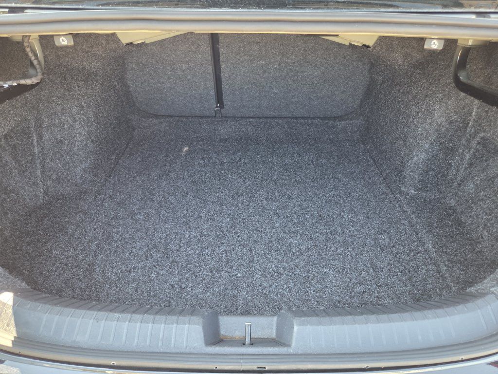 Used 2024 Volkswagen Jetta SE FWD image 29