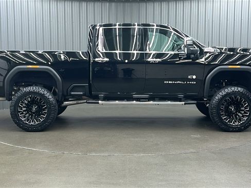 Used 2025 GMC Sierra 3500 Denali w/ Denali Reserve Package image 6