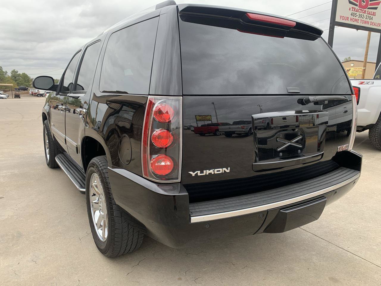 Used 2013 GMC Yukon Denali AWD/4WD image 4