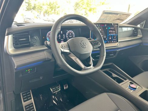 New 2026 Volkswagen Tiguan SE R-Line FWD image 14