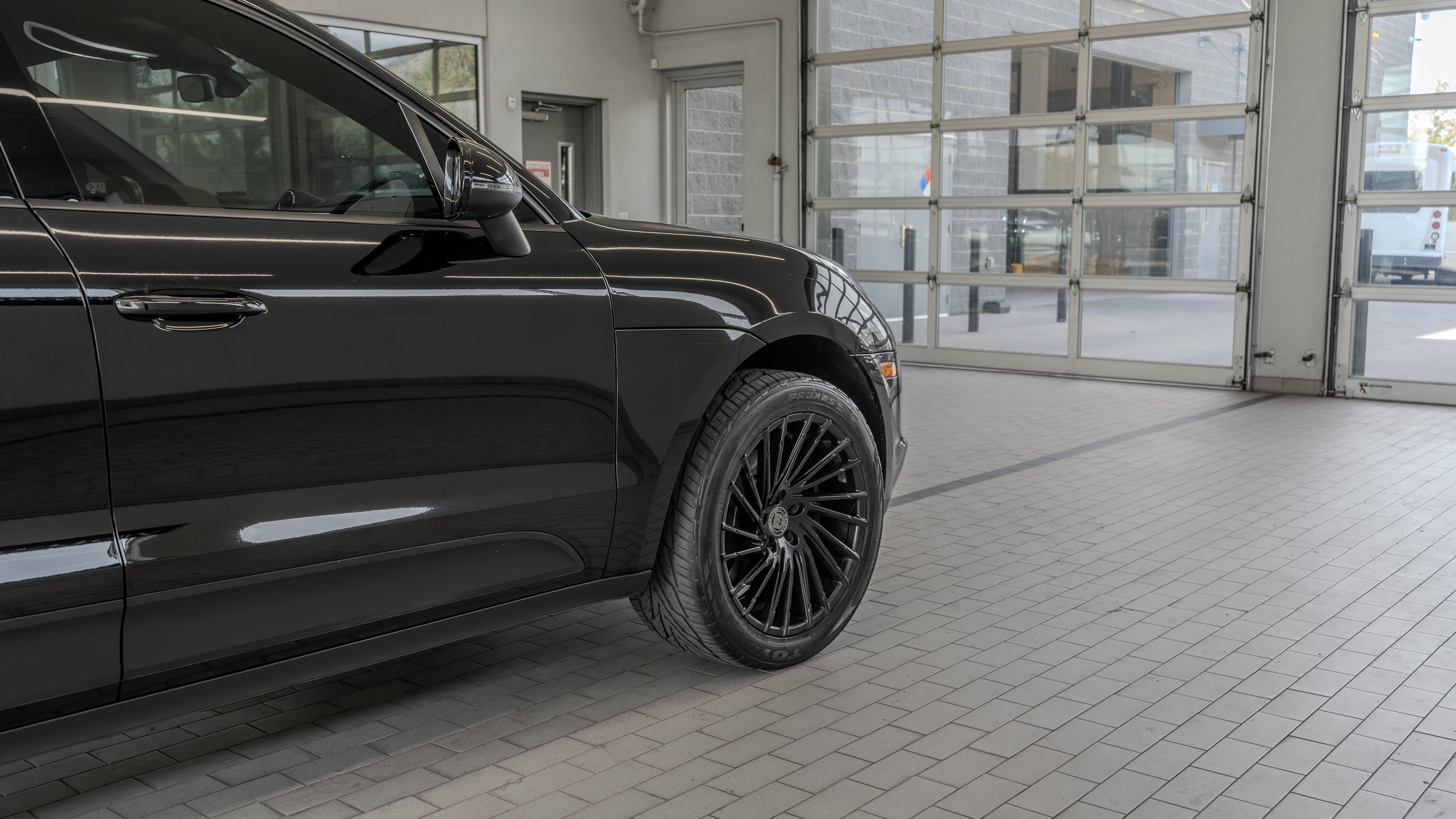 Used 2020 Porsche Macan AWD/4WD image 30