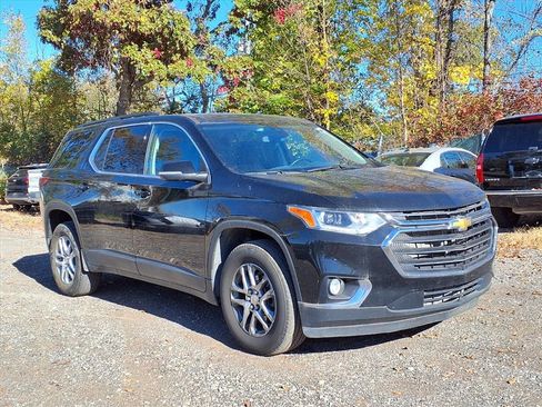 Used 2021 Chevrolet Traverse LT image 3