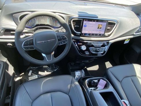 New 2026 Chrysler Pacifica Select AWD/4WD image 11