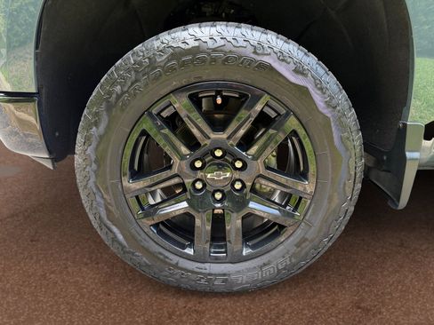 Used 2025 Chevrolet Silverado 1500 LT Trail Boss w/ Convenience Package II AWD/4WD image 9