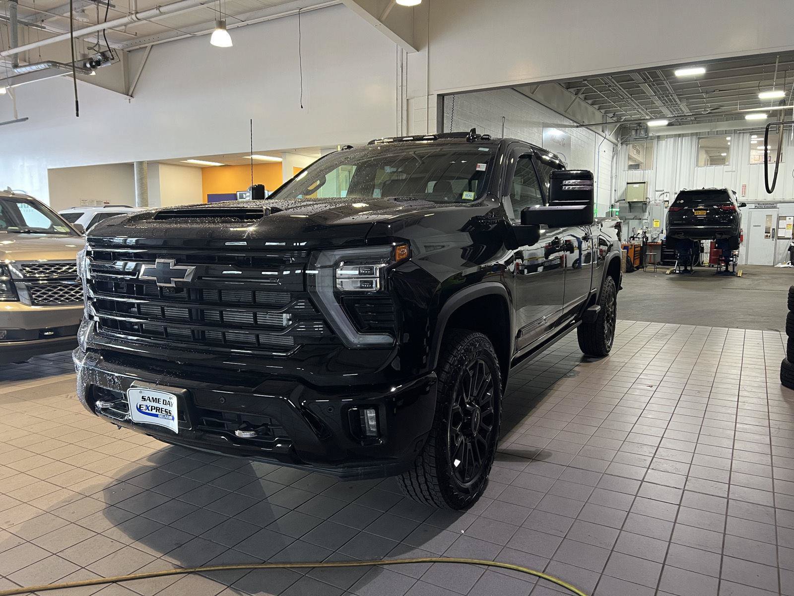 Used 2026 Chevrolet Silverado 2500 High Country w/ Midnight Edition AWD/4WD image 4